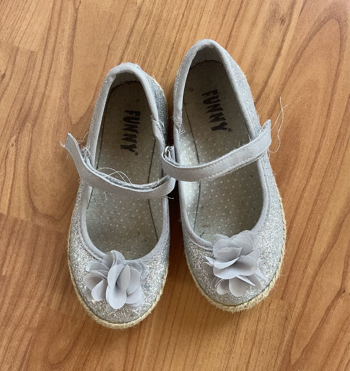 Scarpe per ragazze: Ballerina silbern glitzernd, Grösse 29 – Usato da Jonschwil venduto da Theswissmiss 1