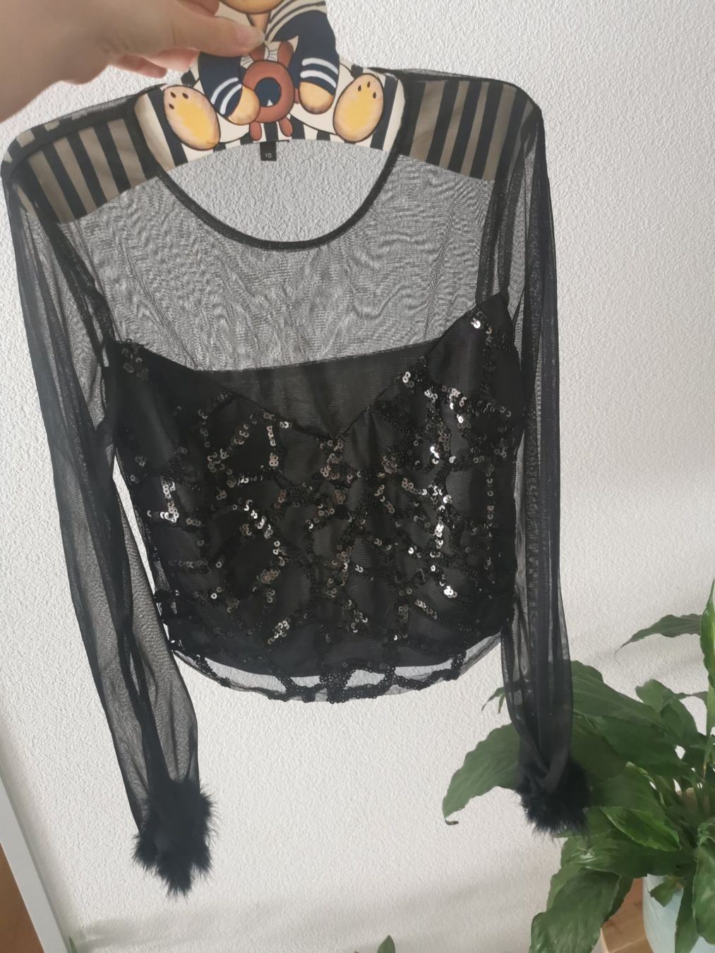 New Look Camicette: Schickes Oberteil mit Federn und Pailletten – Usato da Luzern venduto da larissa_n 4