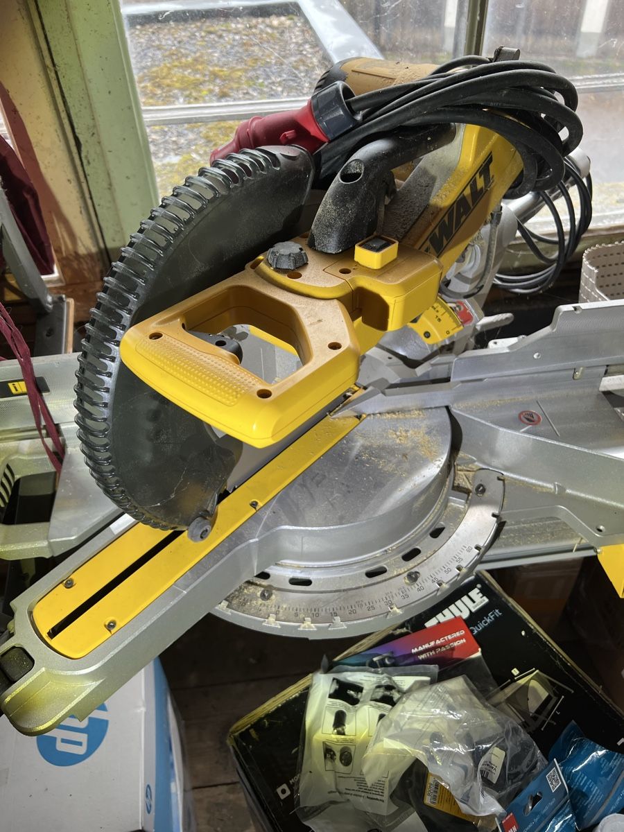 Tutte le macchine: DeWalt DWS 780 Kappfräse – Usato da Huttwil venduto da luk_9tdh 3