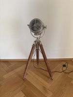 Scheinwerfer Lampe mit Stativ ausHolz guter Zustand