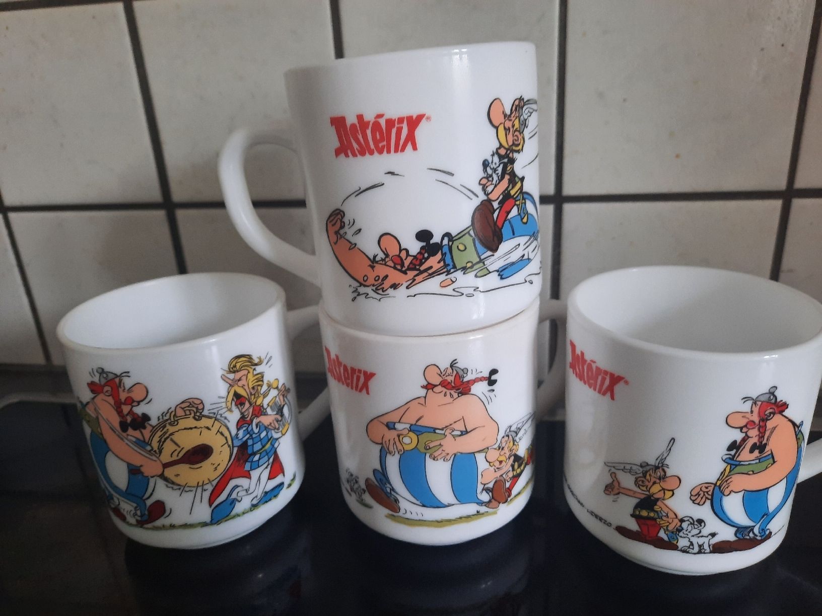 Tasses: 4 TASSES "ASTÉRIX " – D'occasion à Le Locle par marylise01