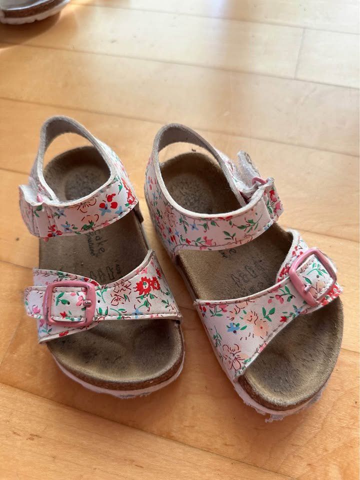 Scarpe per ragazze: Sandalen Grösse 22 – Usato da Zollikofen venduto da Taximan89