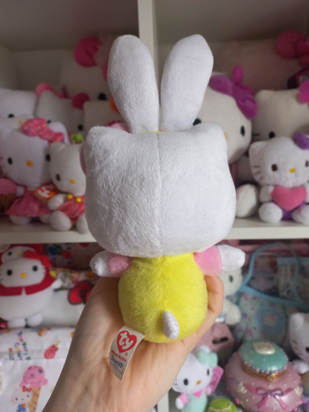 Hello Kitty Giocattoli: Osterhase Hello Kitty Plüschtier - Sanrio – Usato da Wangen b. Olten venduto da SecondStory4u 1