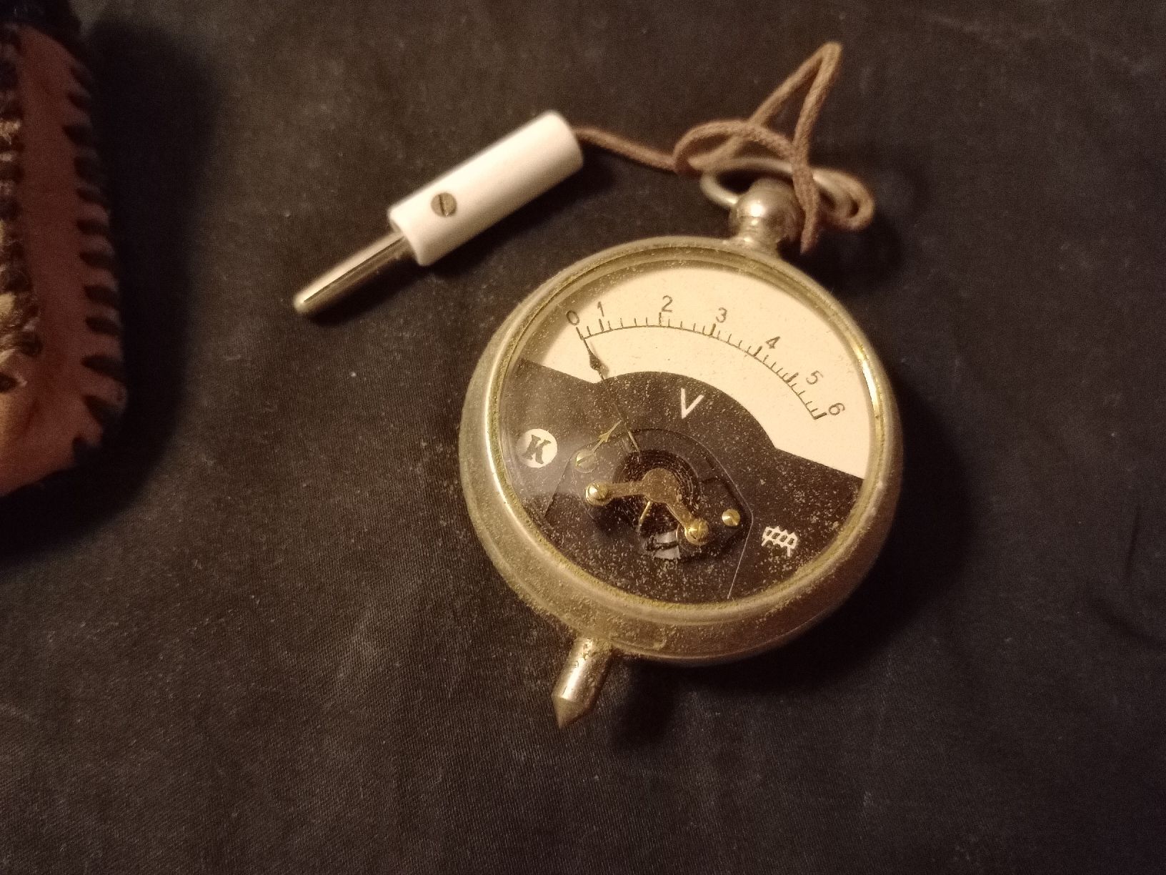Misurare: Voltmeter K, Vintage Messgerät mit Ledertasche, – Usato da zürich venduto da sotherbies 1