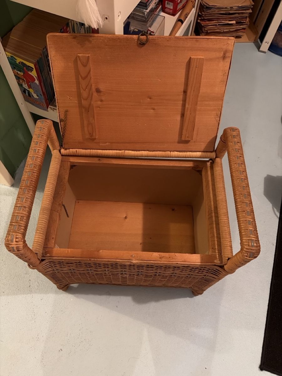 Hocker: Antike Nähtruhe - Hocker  – Gebraucht aus Root von 156500 2