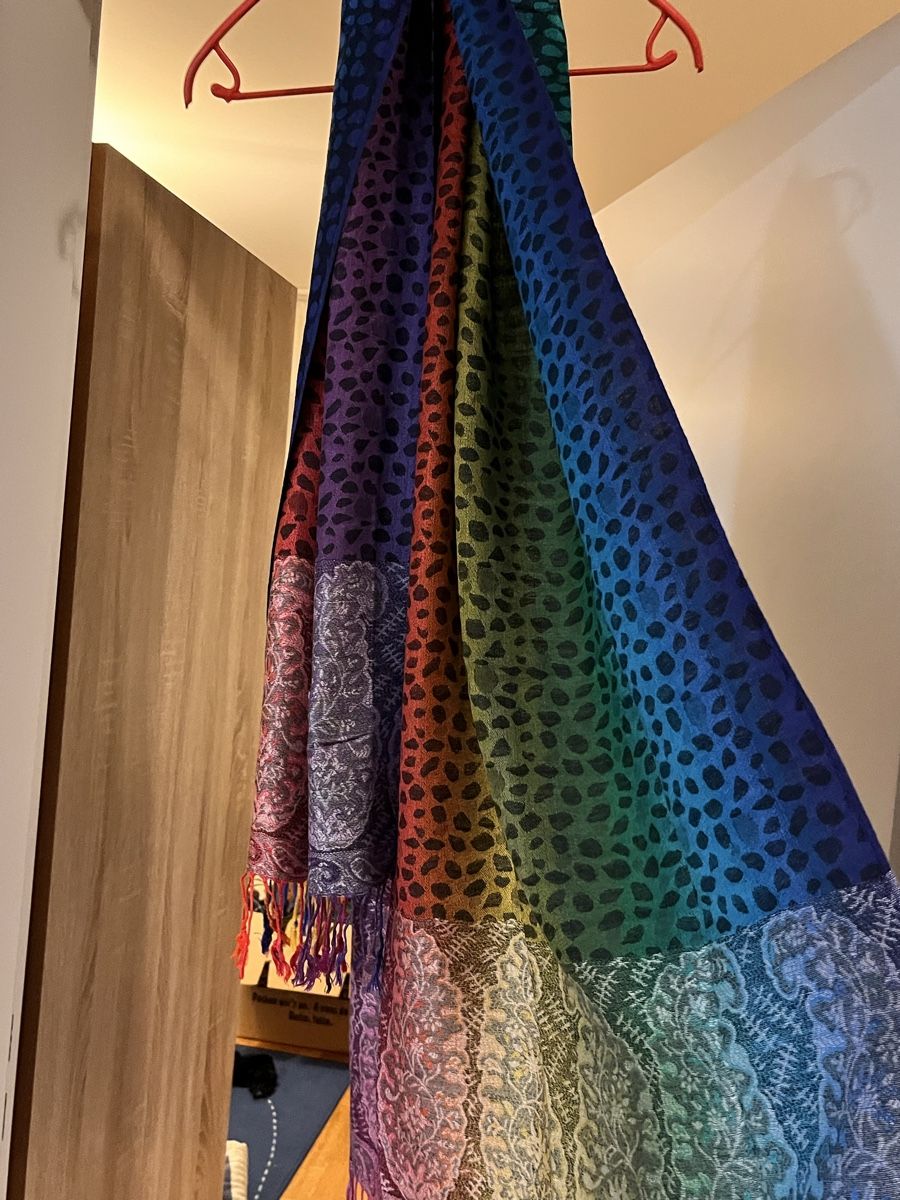 Foulards & écharpes: Unique Rainbow Leopard Print Scarf – D'occasion à Affoltern am albis par onlyrose123 1