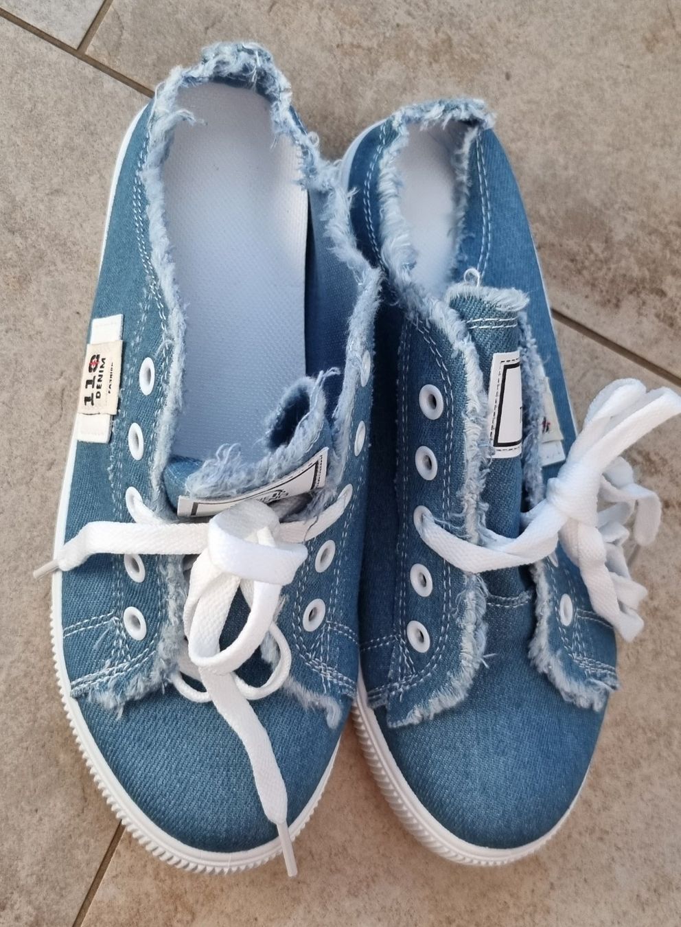 Chaussures femmes: Canvas Sneakers gr.38 – Neuf (Voir description) à Grossdietwil par GNOM313 1