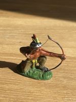 Spielfigur Elastolin Indianer mit Bogen, guter Zustand