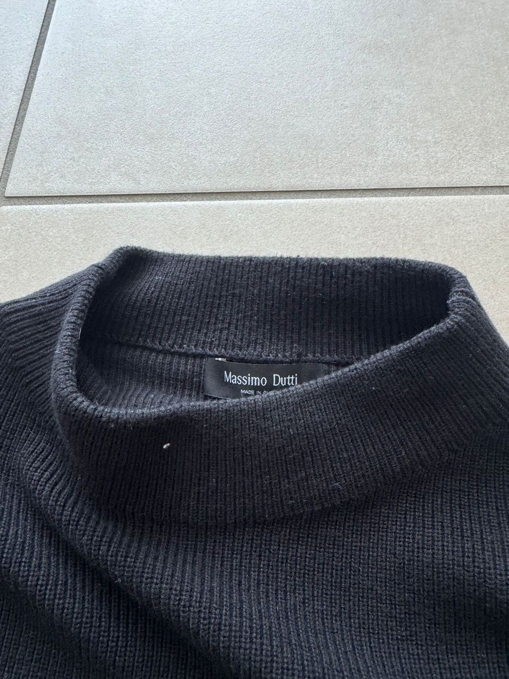 Massimo Dutti Pullover & Sweatshirts: Pullover Massimo Dutti Schwarz Grösse M guter Zustand – Gebraucht aus Meierskappel von kev_nn8q 1