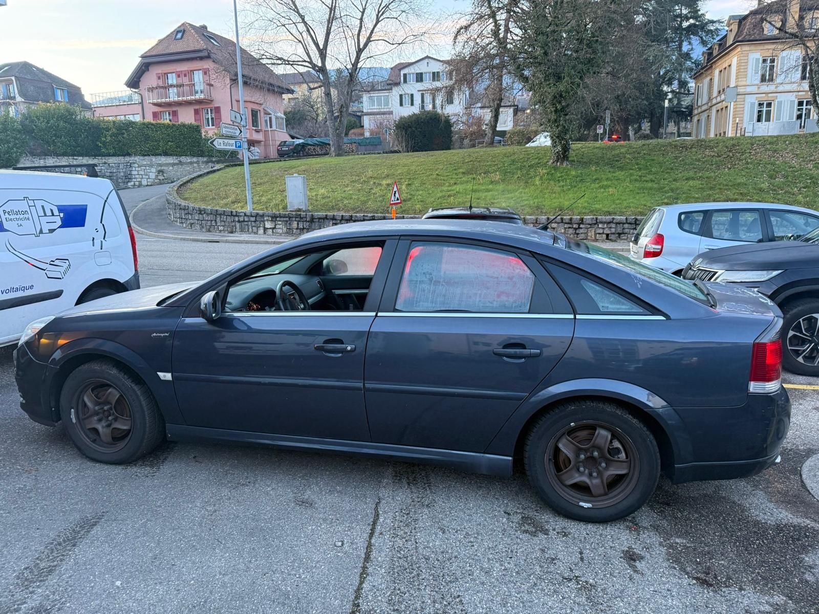 Opel Automobili: 2005 Opel Vectra C20T – Usato da Bevaix venduto da P-kiz 5