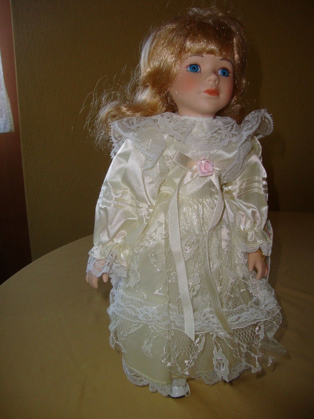 Bambole: PUPPE ELIZABETH – Nuovo e nell'imballaggio originale da Moosseedorf venduto da haro01