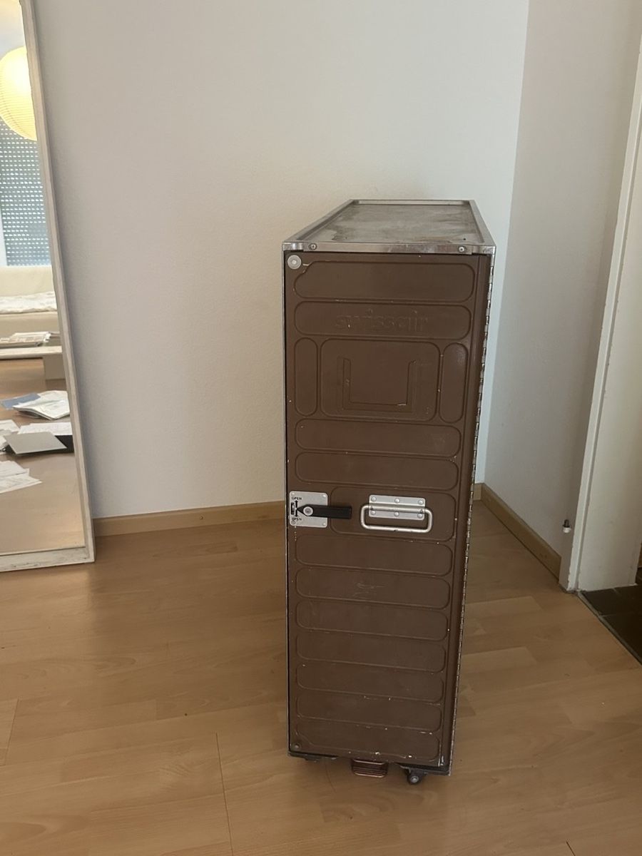 Swissair Autres aviation: Swiss air trolley  – D'occasion à Zürich par Samuelenvallutbult 2