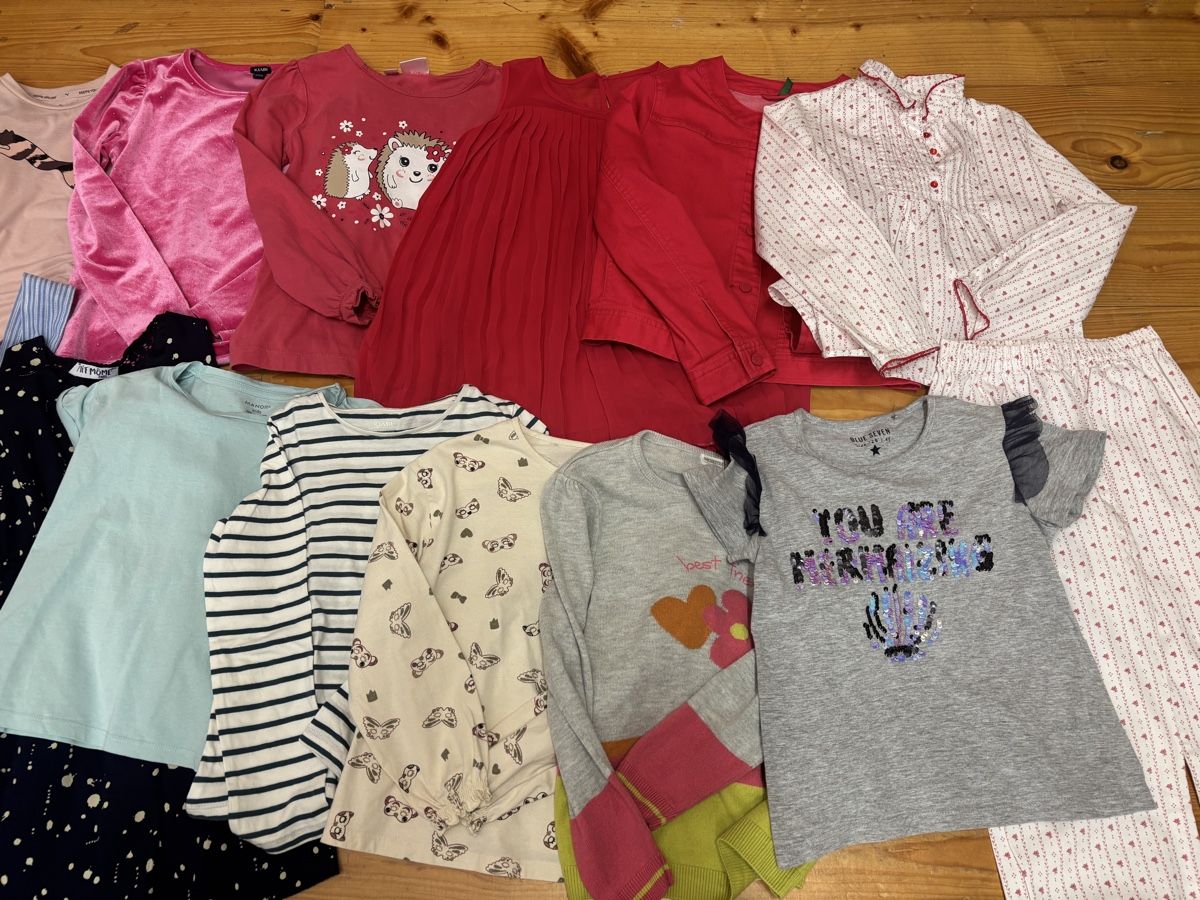 Lotti & Set di vestiti: Kleiderpaket Mädels, Grösse 128 – Usato da Büren an der Aare venduto da Nikito2001 2