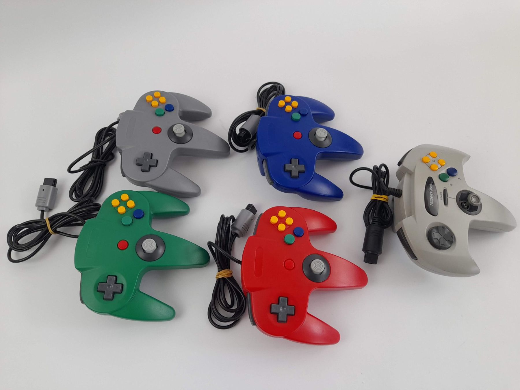 Controller: Nintendo 64 Controller à 5 Stück – Usato da Liebefeld venduto da Restwert_Liebefeld 1