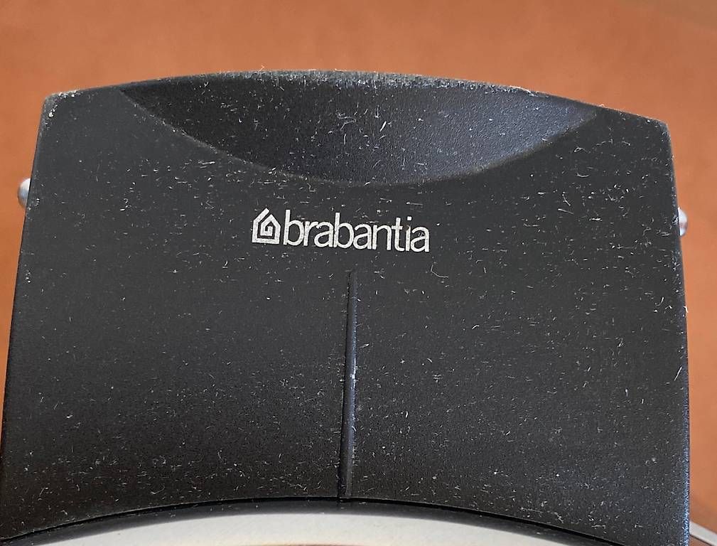 Brabantia Cestini per rifiuti: BRABANTIA Treteimer 20 Liter Slimline – Usato da Urdorf venduto da Resumasa 1