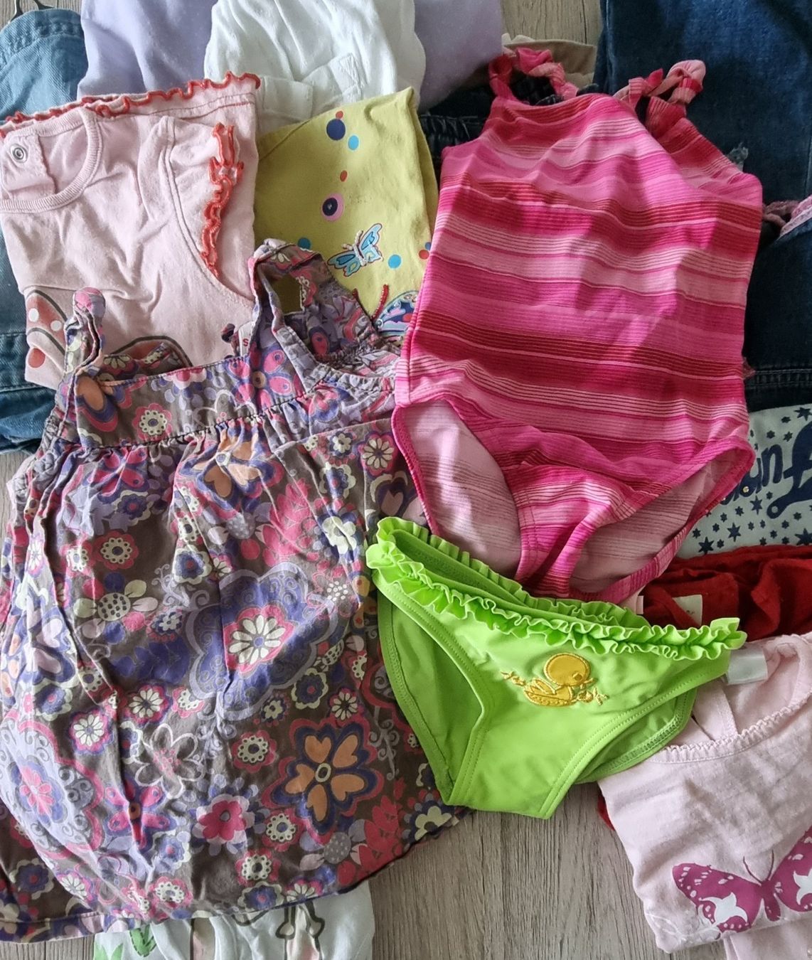 Lotti & Set di vestiti: 22 teiliges Kleiderpaket gr.86 – Usato da Grossdietwil venduto da GNOM313 1