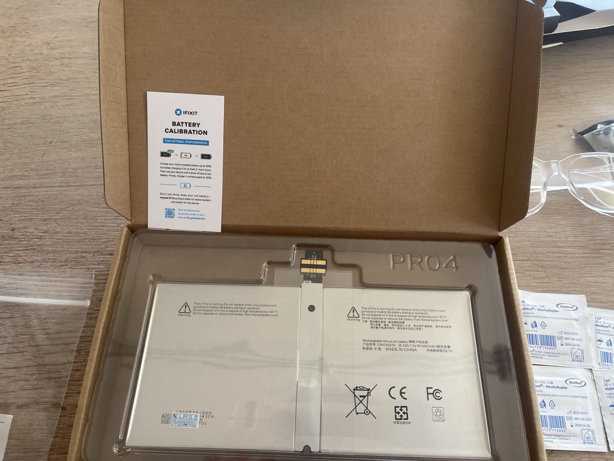 Microsoft Batteries: Ifixit Surface Pro 4 Battery/ Fix kit – Neuf avec emballage d'origine à Uster par Rubik 2