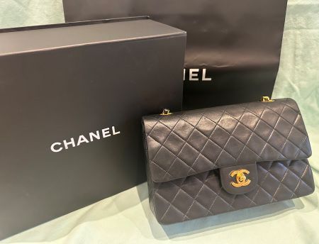 Original Chanel Vintage Medium Double Flap Bag in Schwarz