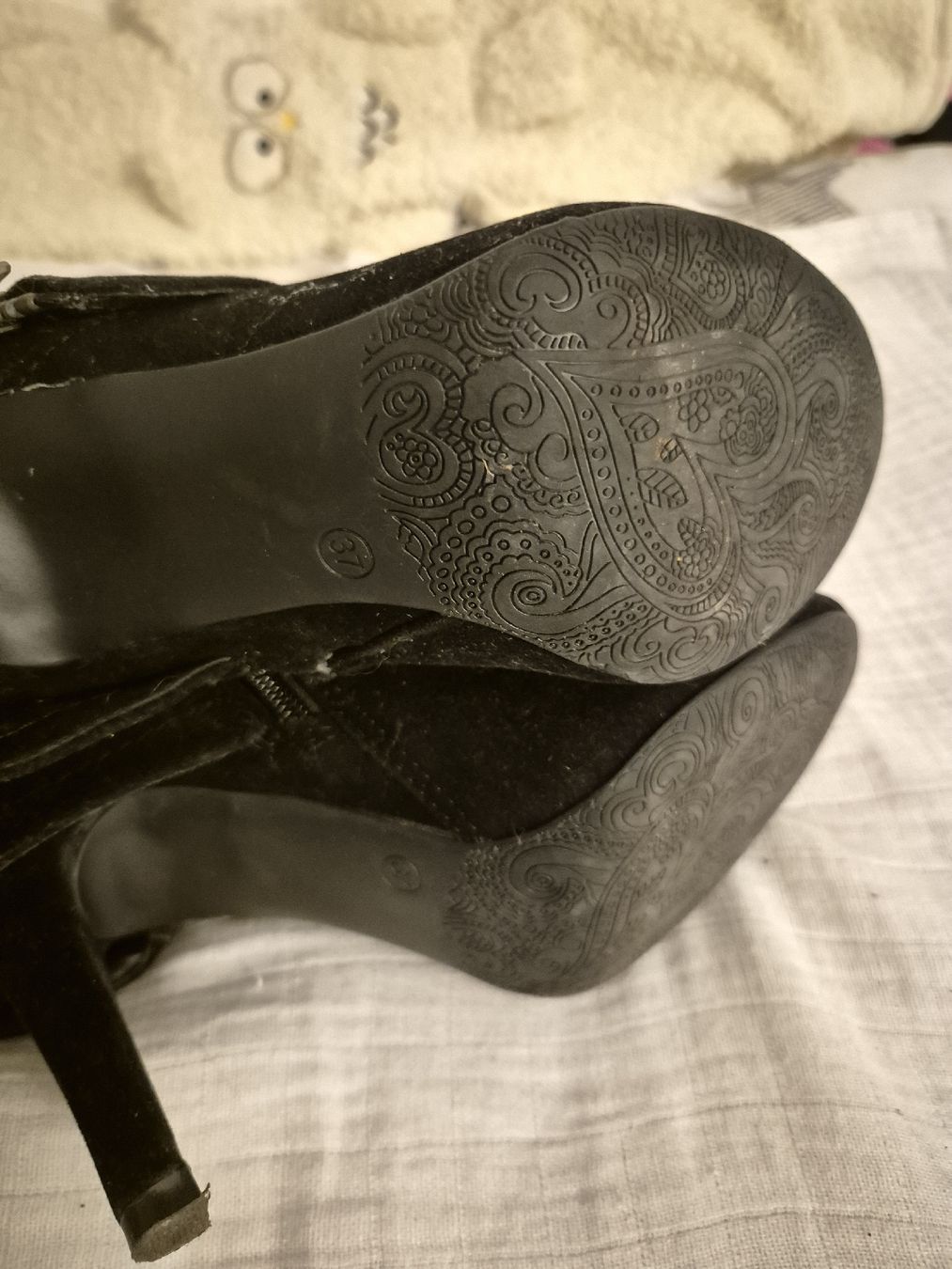 Scarpe da donna: Stiefeletten schwarz Samtoptik 37 – Usato da Wynigen venduto da La_Talpa 2