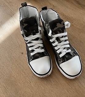 Damenschuhe: Vends baskets Montantes Femme – Gebraucht aus Crans VS von cei_qws7
