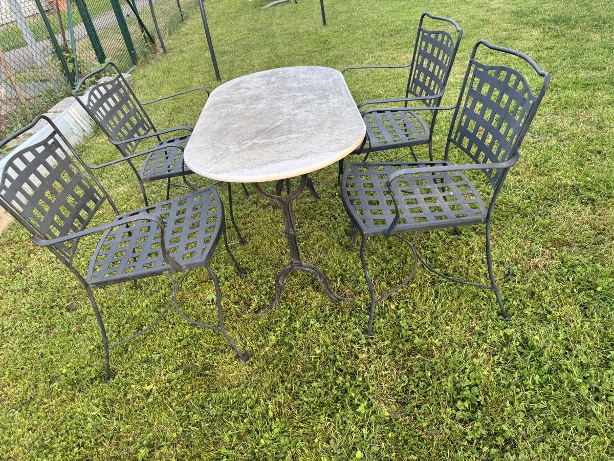 Set di tavolo e panche: Gartentisch Stein mit 4 Metallstühlen – Usato da Niederlenz venduto da janein2018