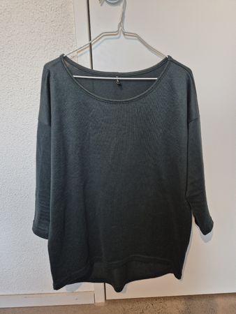 Grünes Basic Oberteil