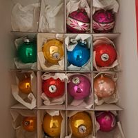 Alte Weihnachtskugeln aus Glas
