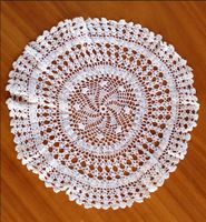 Rundes Häkeldeckchen. 28 cm Durchmesser. keine Flecken entde