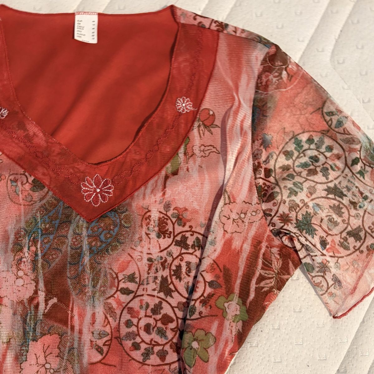 T-shirt: Rotes Sommerliches Boho Mesh Shirt mit Blumenmuster – Nuovo (secondo la descrizione) da Brünisried venduto da Livtsukki2ndHand 5