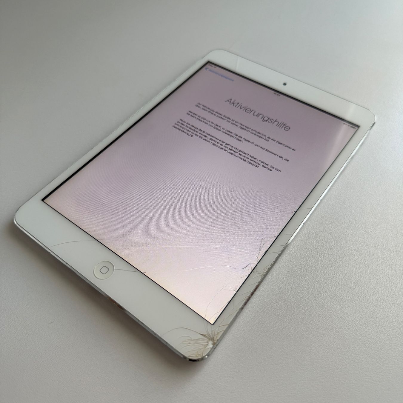 Apple Tablet PC: iPad Mini Wi-Fi A1432 Weiß Silber, mit iCloud Sperre – Difettoso da Basel venduto da MY.AIRPODS.SHOP 3