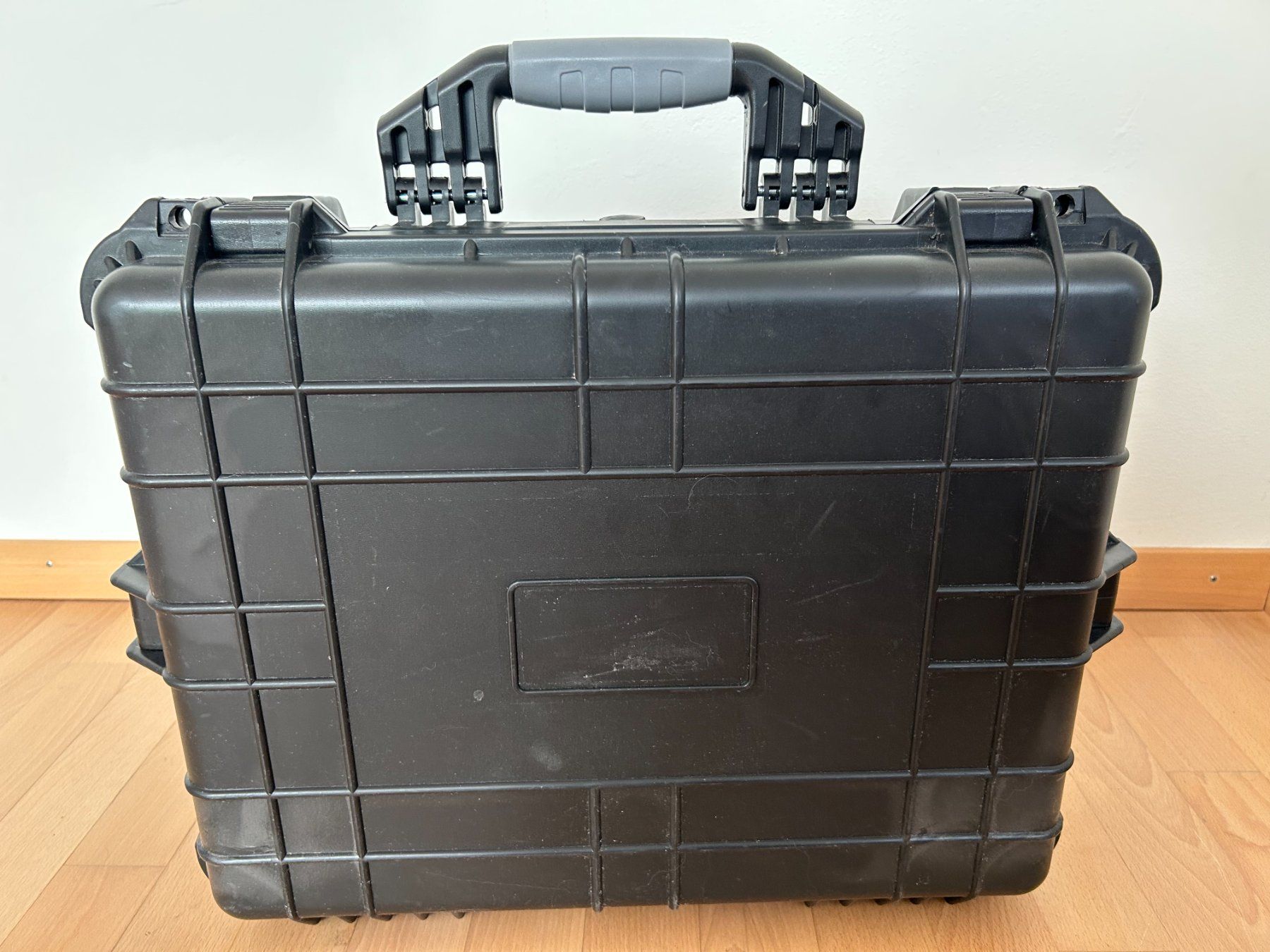 Valises de voyage: Robuster Outdoor-Koffer aus Kunststoff – D'occasion à Stäfa par cka_5r5z 1