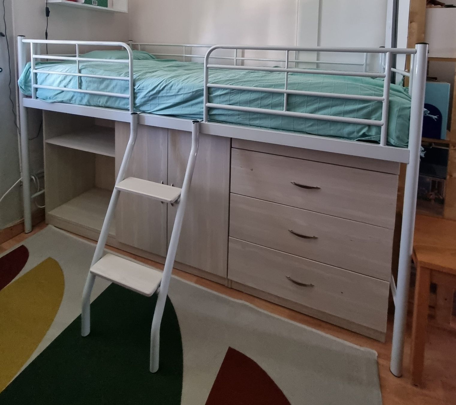 Letti: Lit mezzanine avec commode et étagères blanc – Usato da St-Imier venduto da Mohe