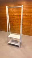Offene Garderobe in Weiss mit Kleiderstange & Ablagen