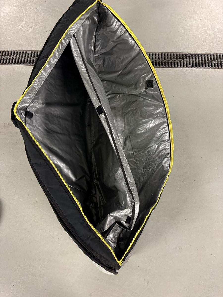 Tavole da surf e di nuoto: Boardbag Dakine  – Usato da Arosa venduto da Mirkoles 1