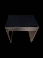 Tisch mit Schublade