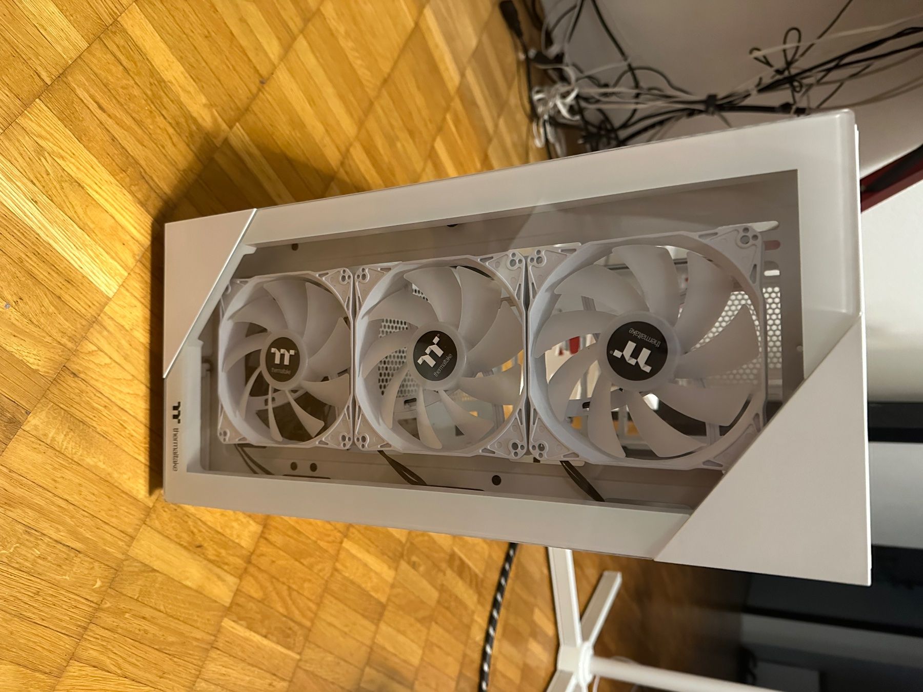 Thermaltake Custodie: Pc case Thermaltake View 200 TG – Usato da Lugano venduto da tit_bcf8