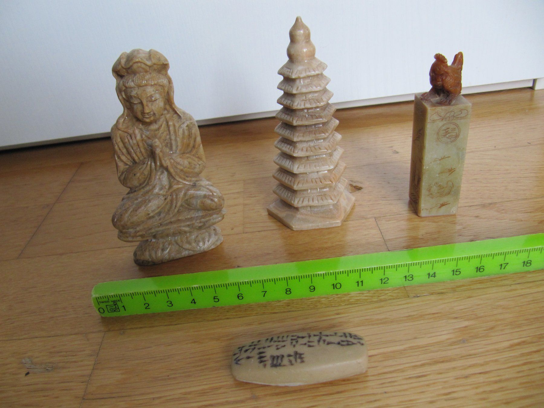 Sculture & Statue: 4 Alabasterfiguren: Buddha, Tempel etc Vietnam – Nuovo (secondo la descrizione) da Würenlos venduto da AustralisZ