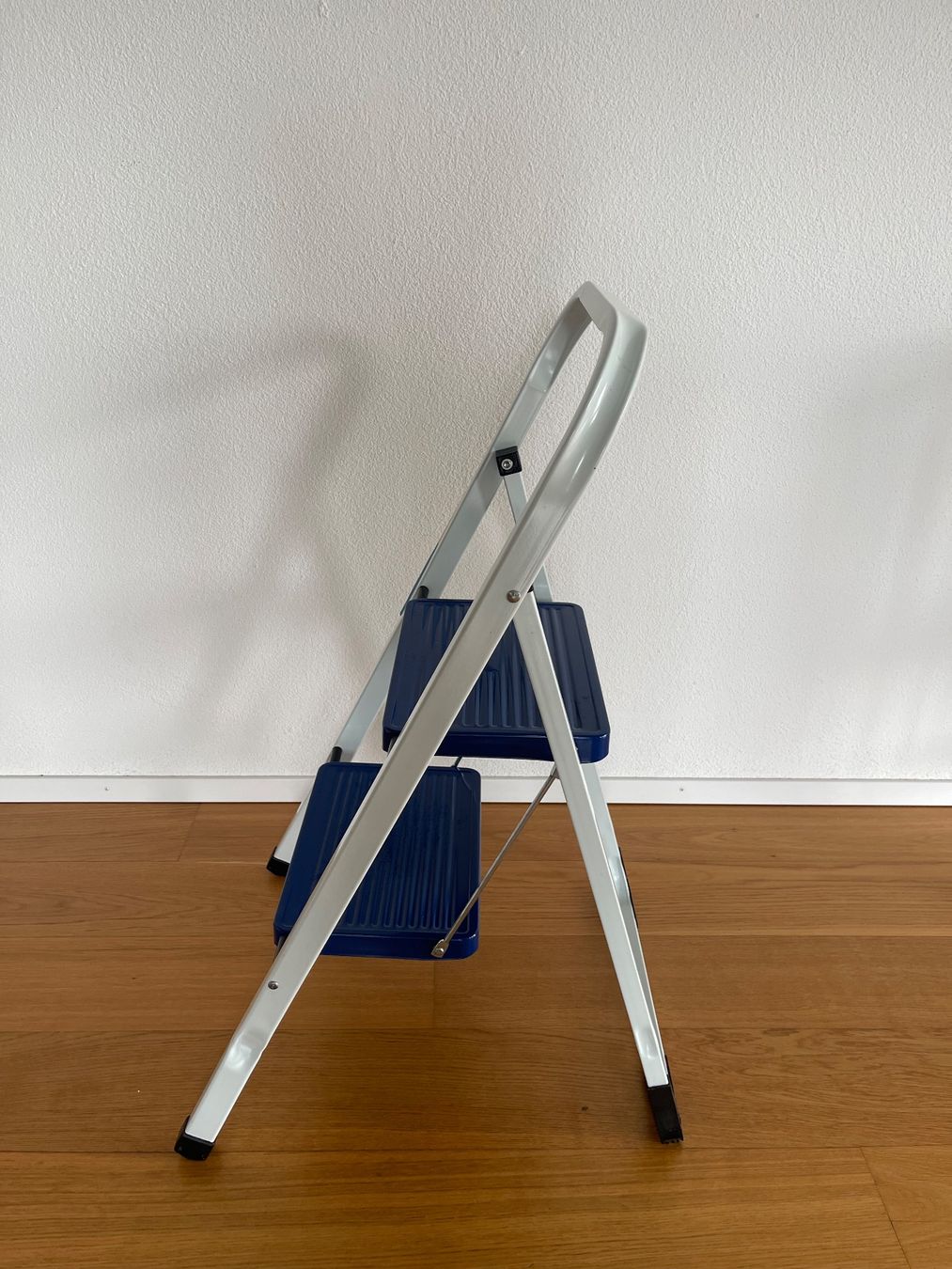 Scale: Klapptrittleiter, 2 Stufen, Stahl – Usato da Ehrendingen venduto da abo_p9n6 3