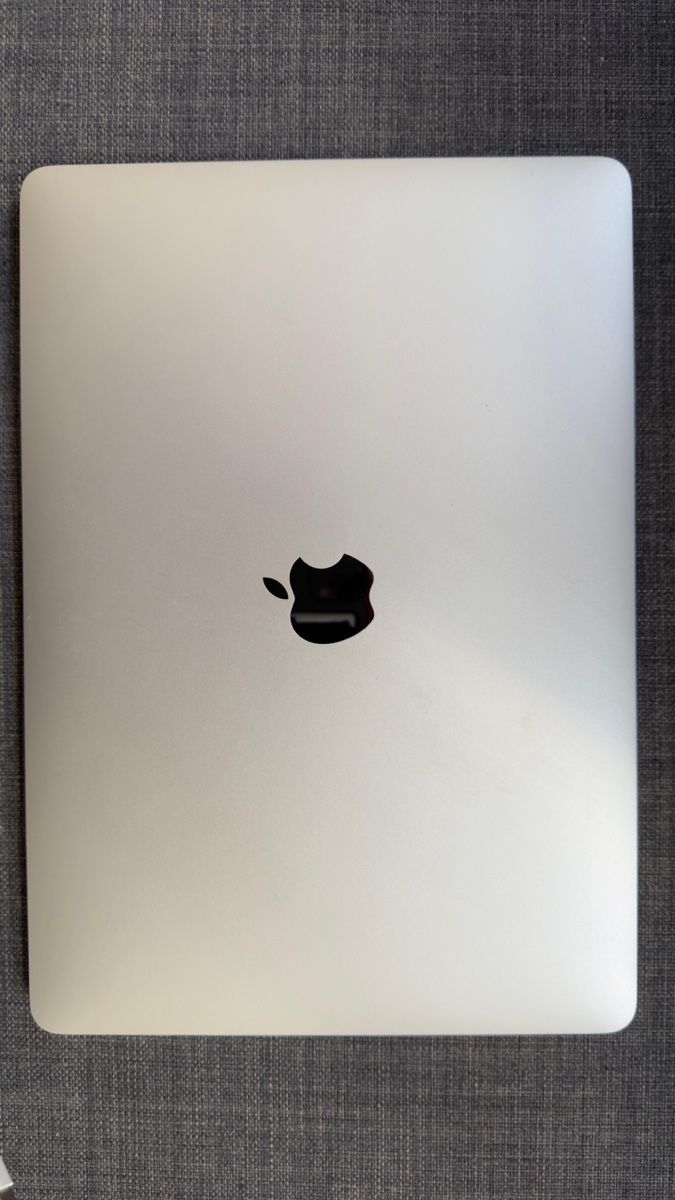 MacBook Pro ( 13-Inch, M2, 2022, 24GB) with TouchPad (Gebraucht