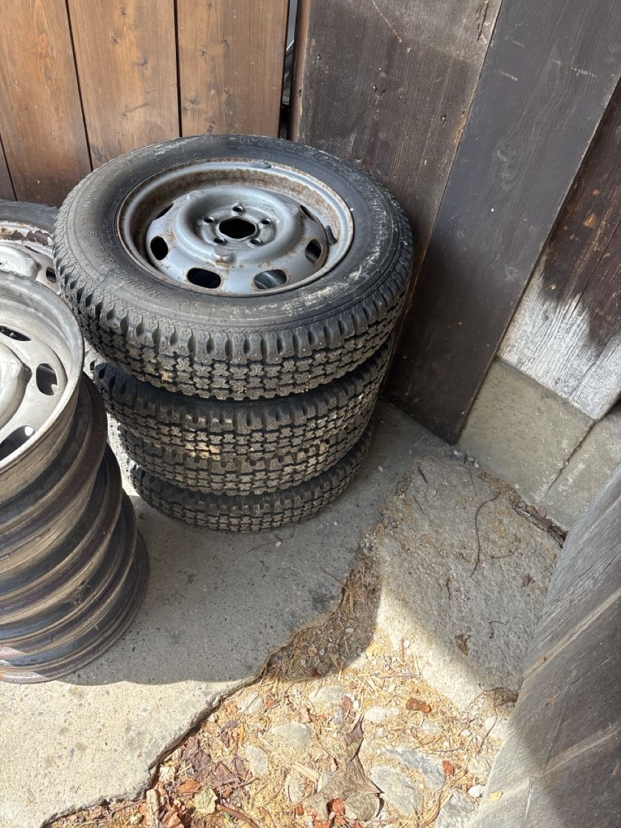 Pneumatici & Ruote complete: Winterräder Volvo 140 mit Spikes – Usato da Lenzburg venduto da Dangelman 1