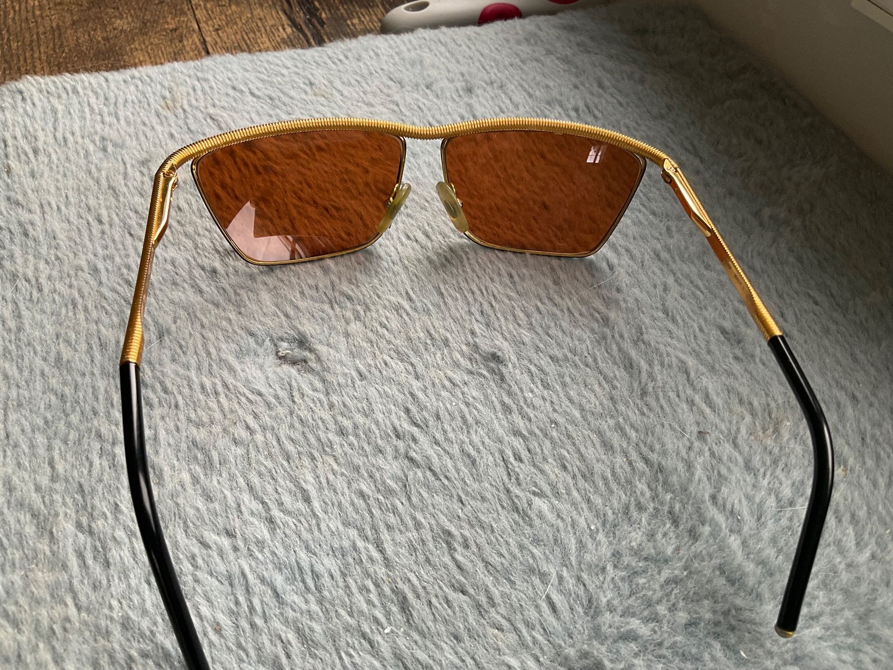 Gianfranco Ferre Brillen & Gläser: FERRE GianFranco Damensonnenbrille vergoldet – Gebraucht aus weiach von gobeyond