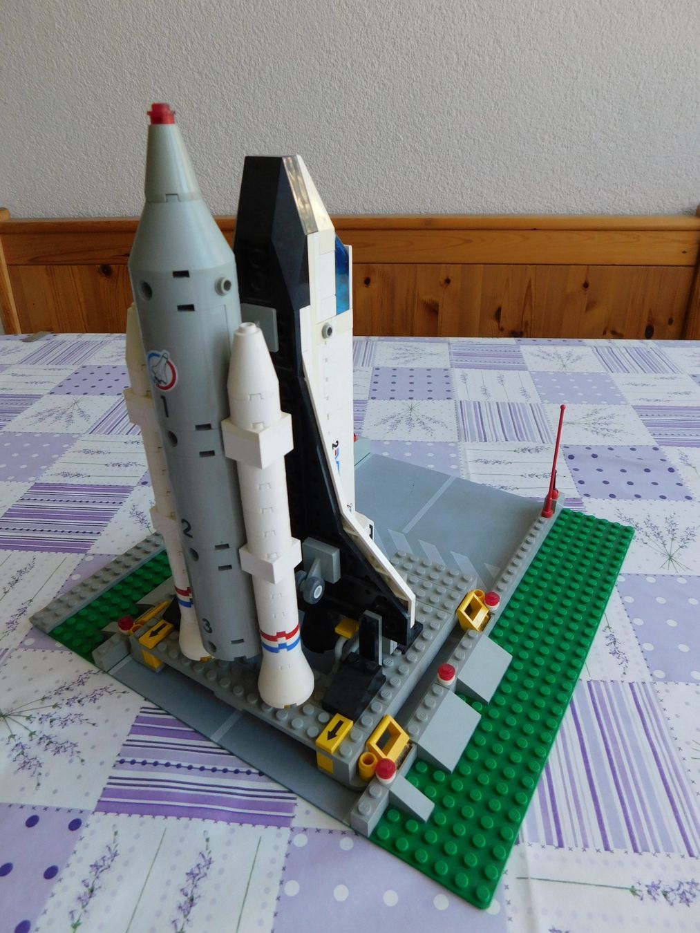 Lego Kit di costruzioni: Lego Spaceshuttle mit Startrampe ohne Rakete – Usato da Strengelbach venduto da Wedi73 7