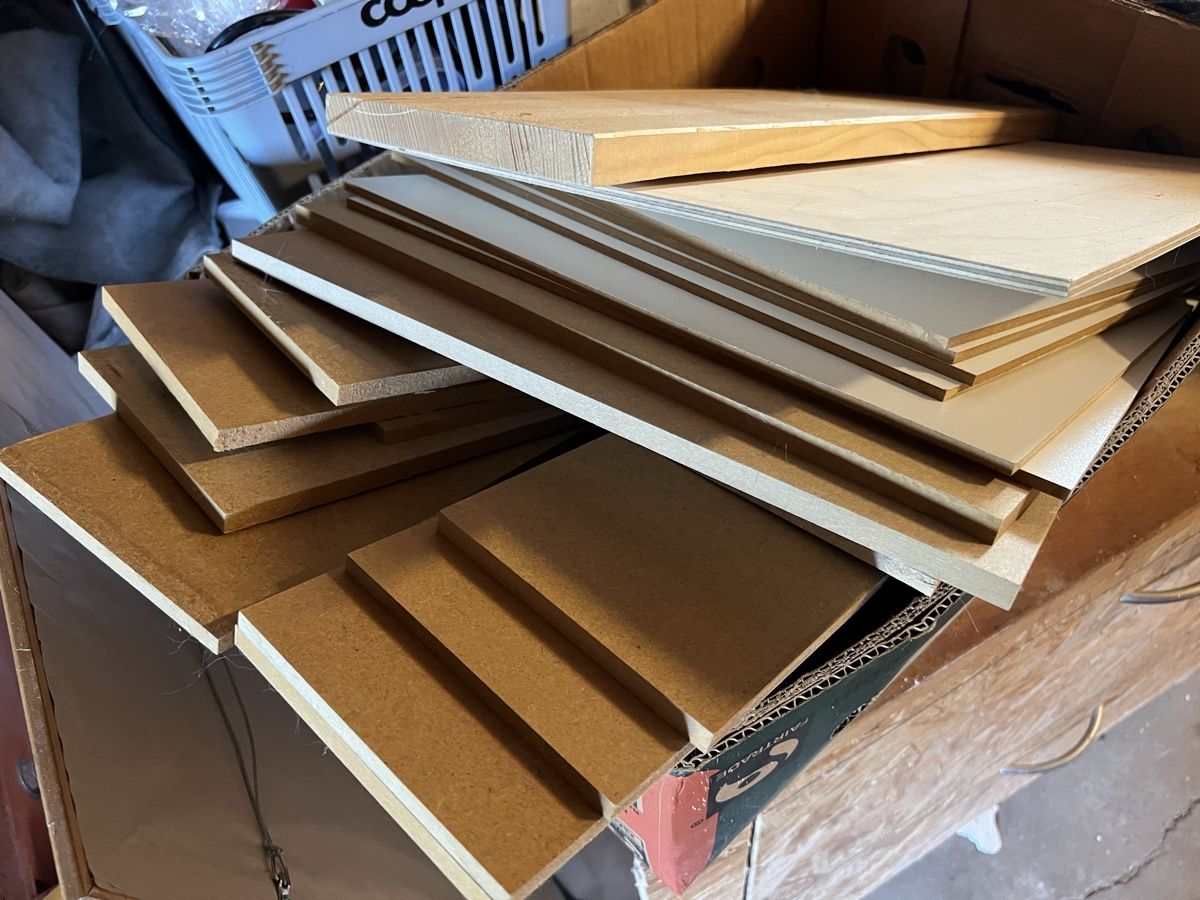 Articles en bois: Verschiedene kleine Holzplatten – Neuf (Voir description) à Huttwil par luk_9tdh