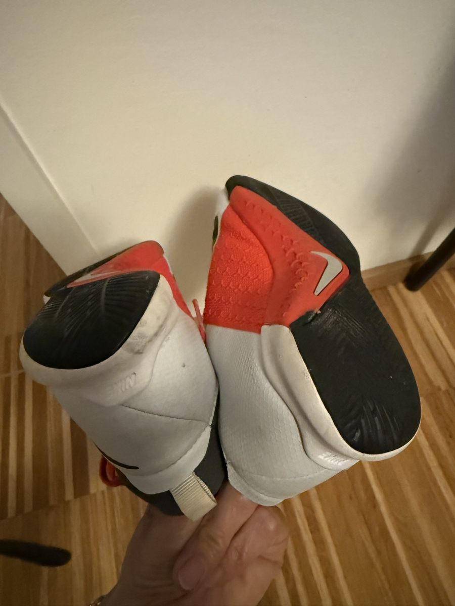 Nike Scarpe per ragazzi: Nike Phantom Kinder Hallenschuhe Gr. 32 Gebraucht – Usato da Zürich venduto da Gross9 3