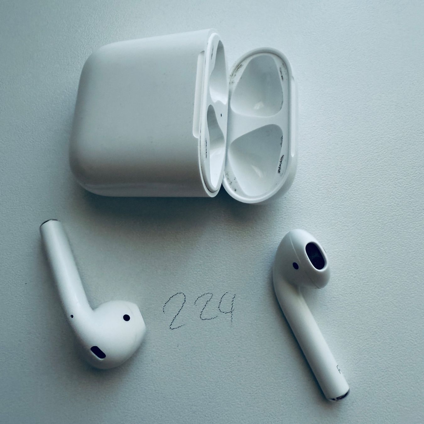 Apple Cuffie: Original Apple AirPods 2 Gen. Wireless Kopfhörer & Case – Usato da Basel venduto da MY.AIRPODS.SHOP 1