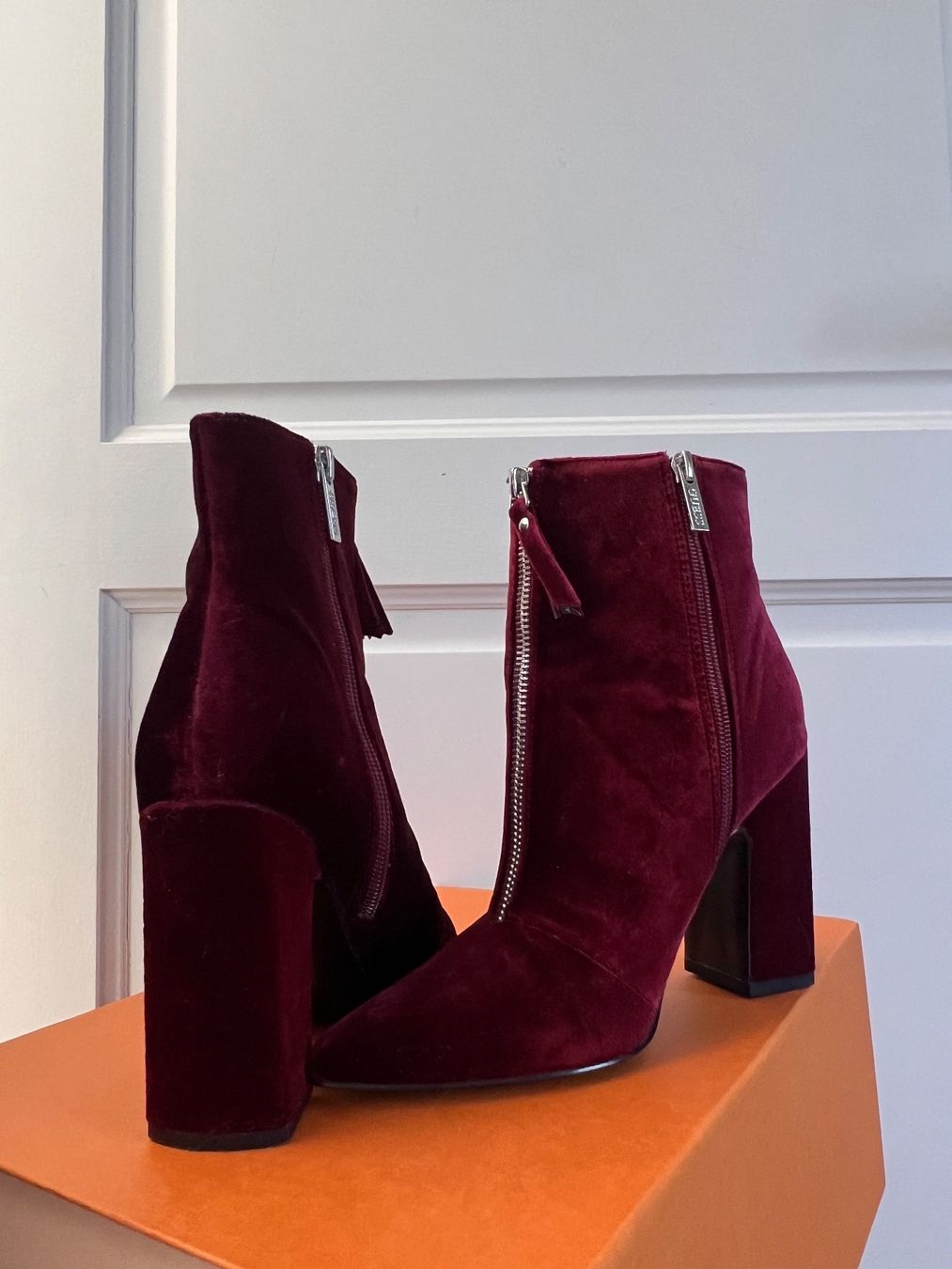 Guess Scarpe da donna: New Guess Red Velvet Boots – Nuovo (secondo la descrizione) da Corsier-sur-Vevey venduto da Kristina.Nova 3