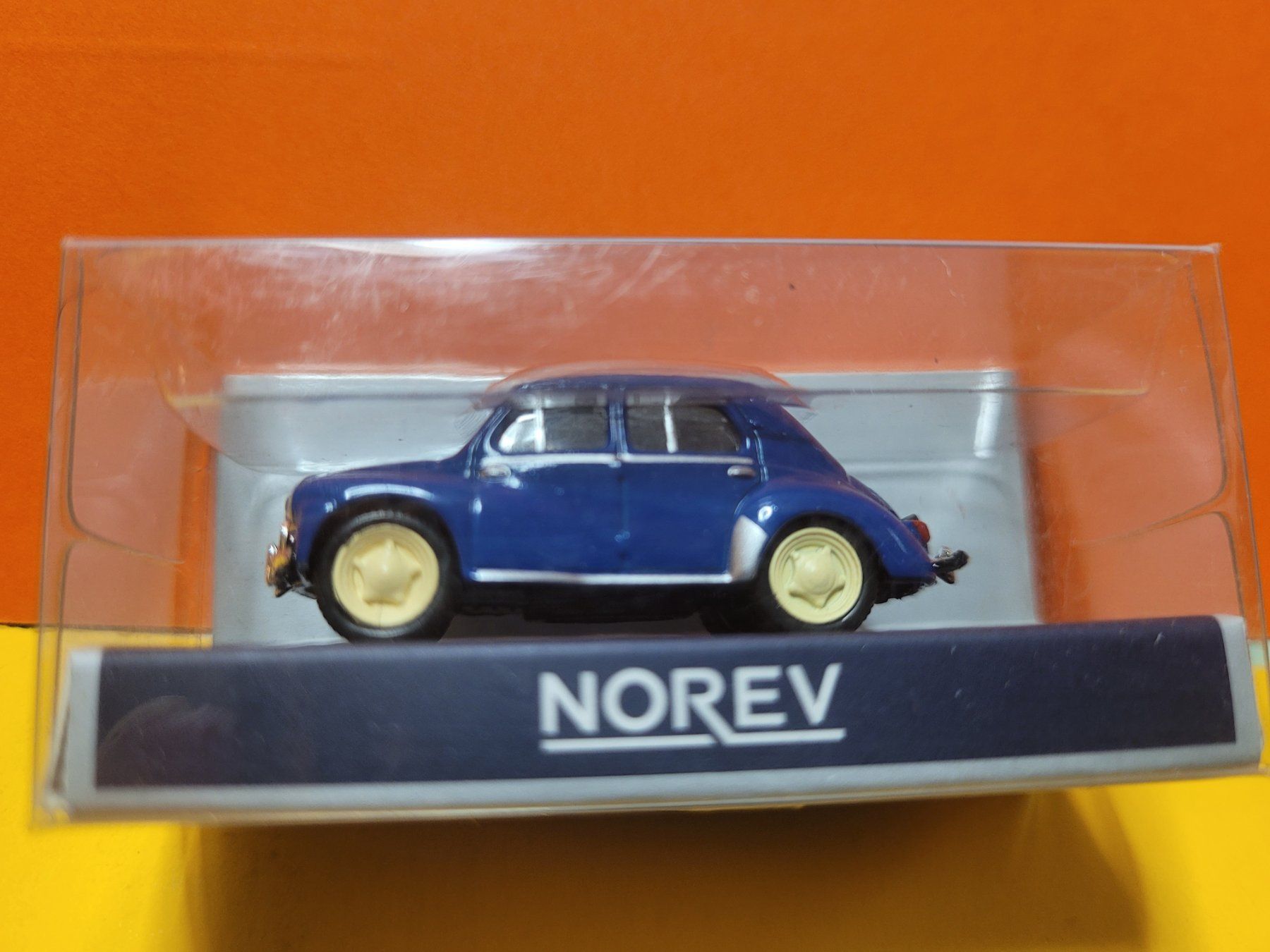 Renault Modellini d'auto: Renault 4CV 1955 1:87 Norev – Nuovo (secondo la descrizione) da Domdidier venduto da Bimbo57 1