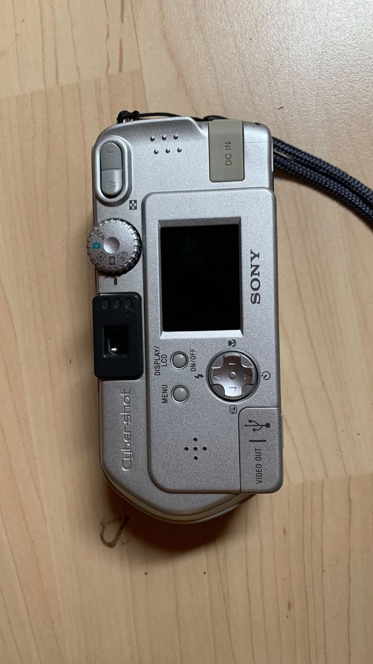 Sony Fotocamera: Sony cybershot DSC-P71 – Usato da Banco venduto da mic_ckx7 2