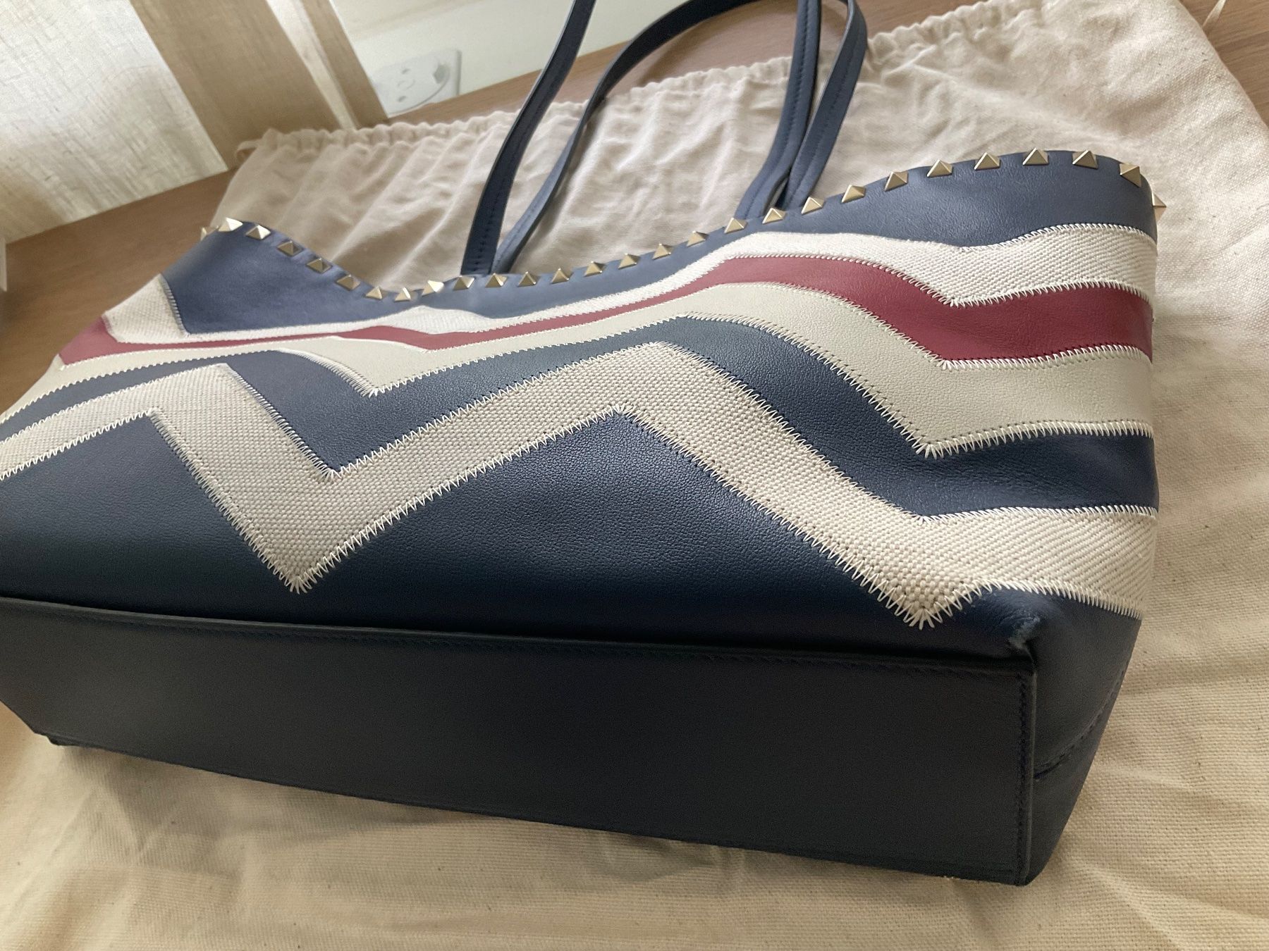 Valentino Borse da donna: Valentino Rockstud Leather & Canvas Stitched Shoulder Tote – Usato da Baar venduto da dsb07 5
