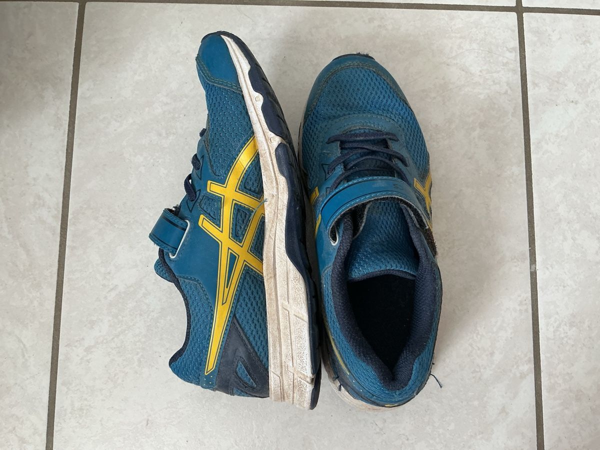 Asics Chaussures garçon: Aussenturnschuhe Grösse 34,5 – D'occasion à Grellingen par gartenzwerg03